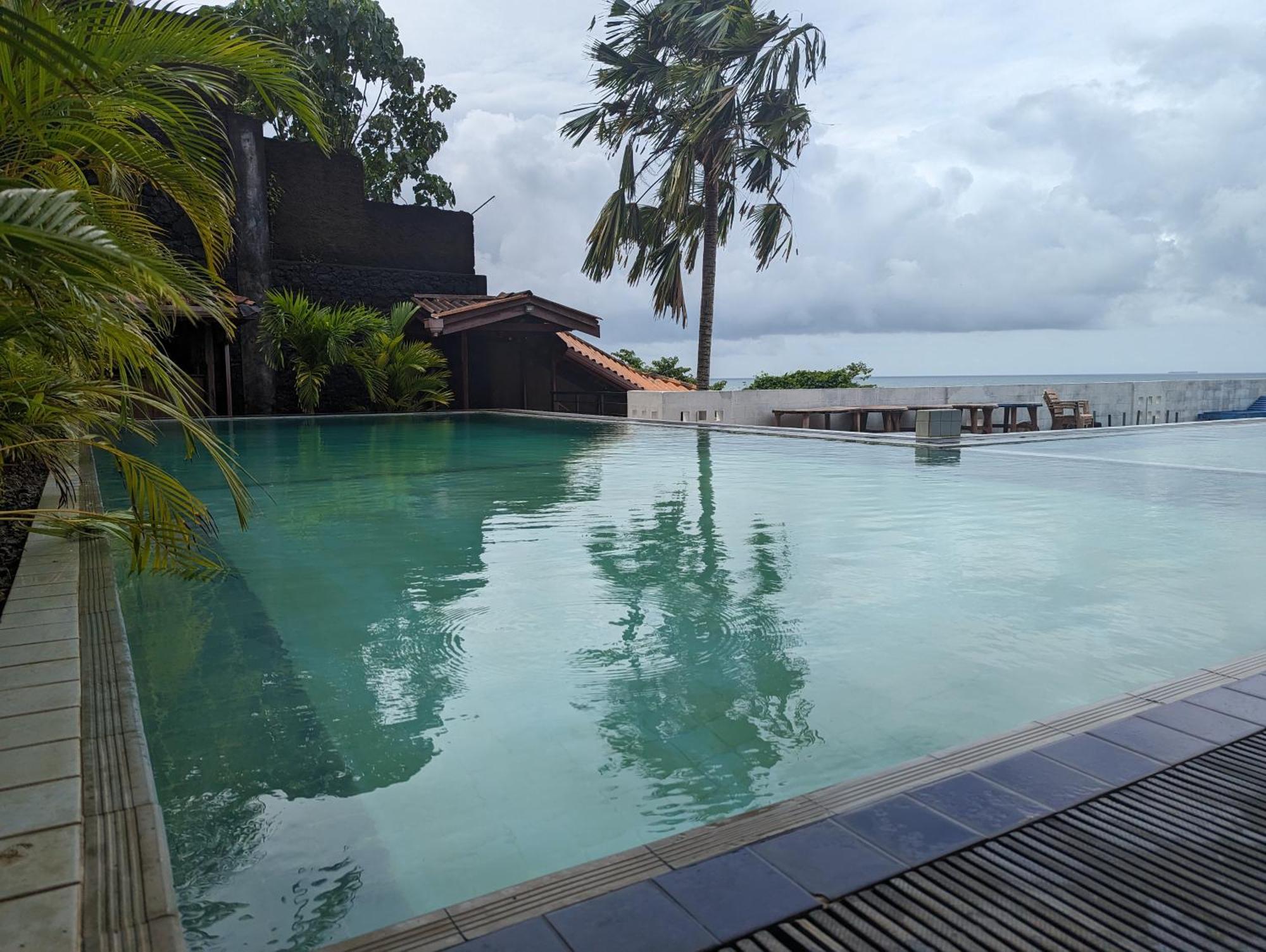 Hotel Silan Mo Mirissa Kültér fotó