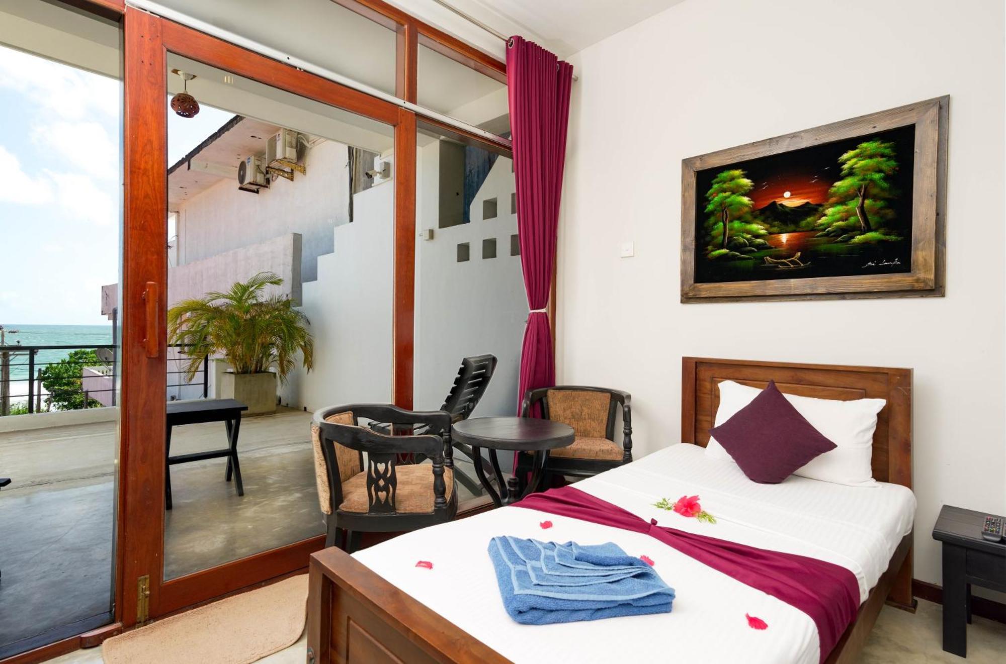 Hotel Silan Mo Mirissa Kültér fotó