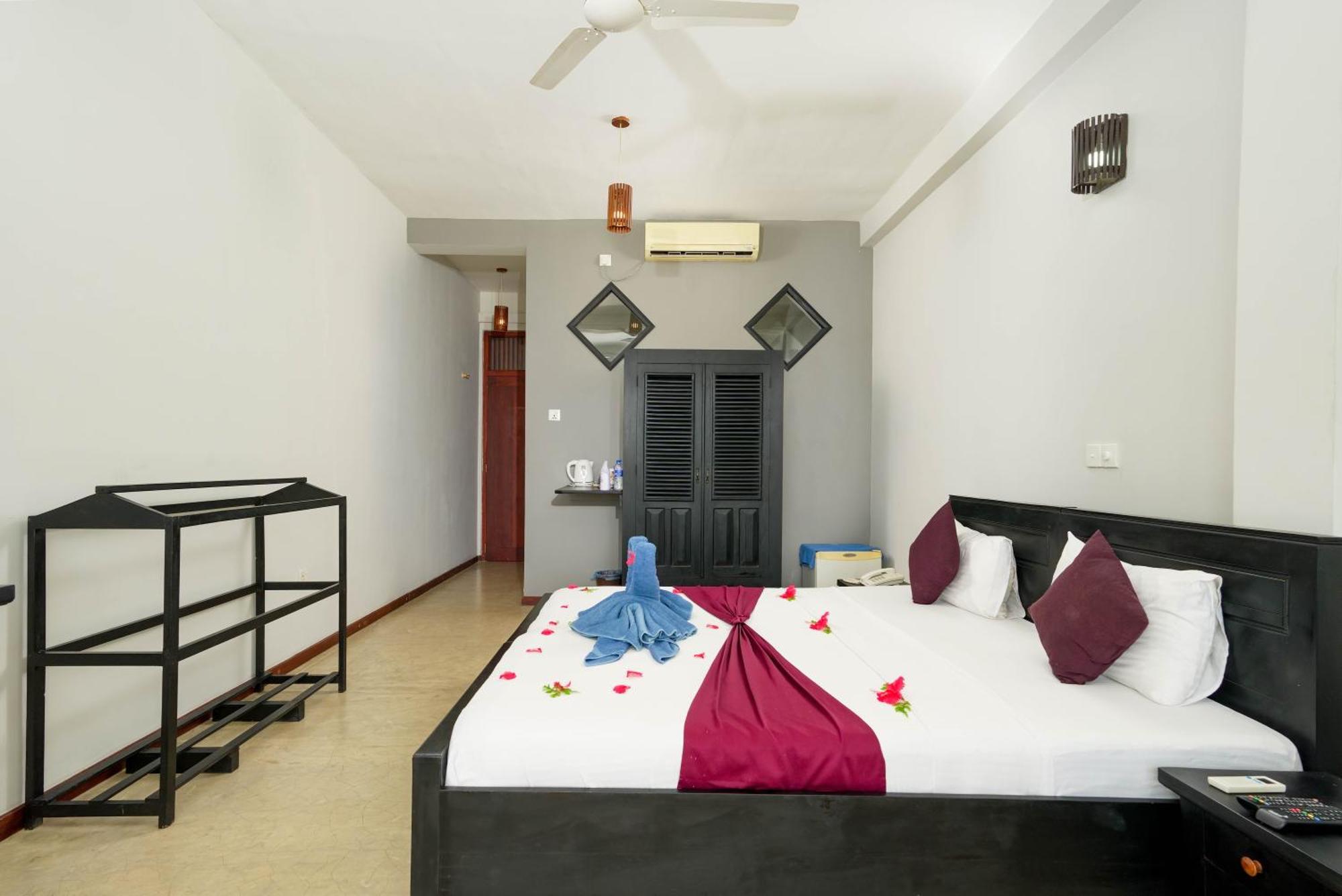 Hotel Silan Mo Mirissa Kültér fotó