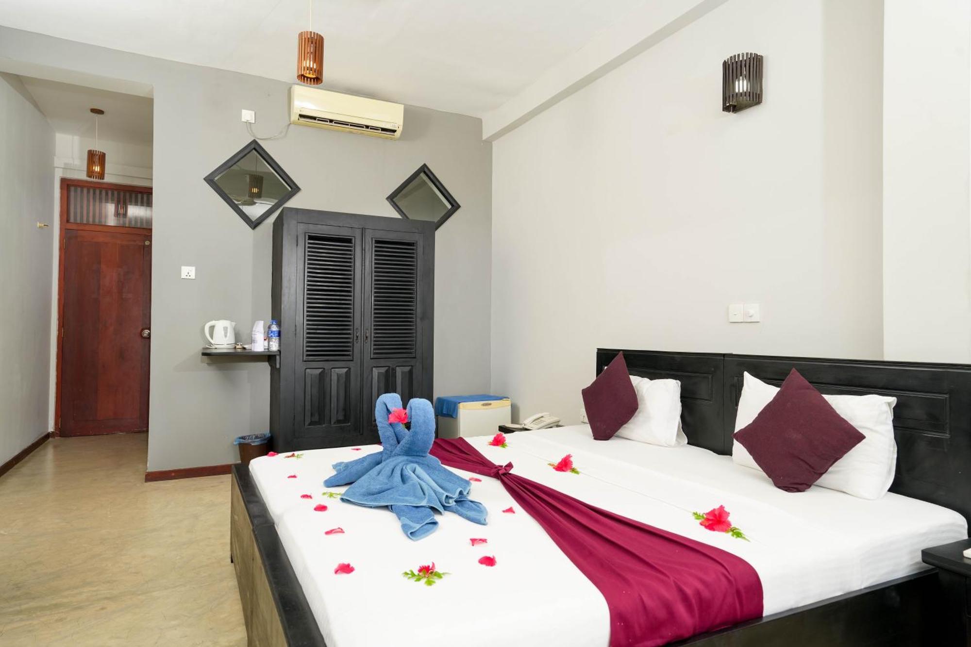 Hotel Silan Mo Mirissa Kültér fotó