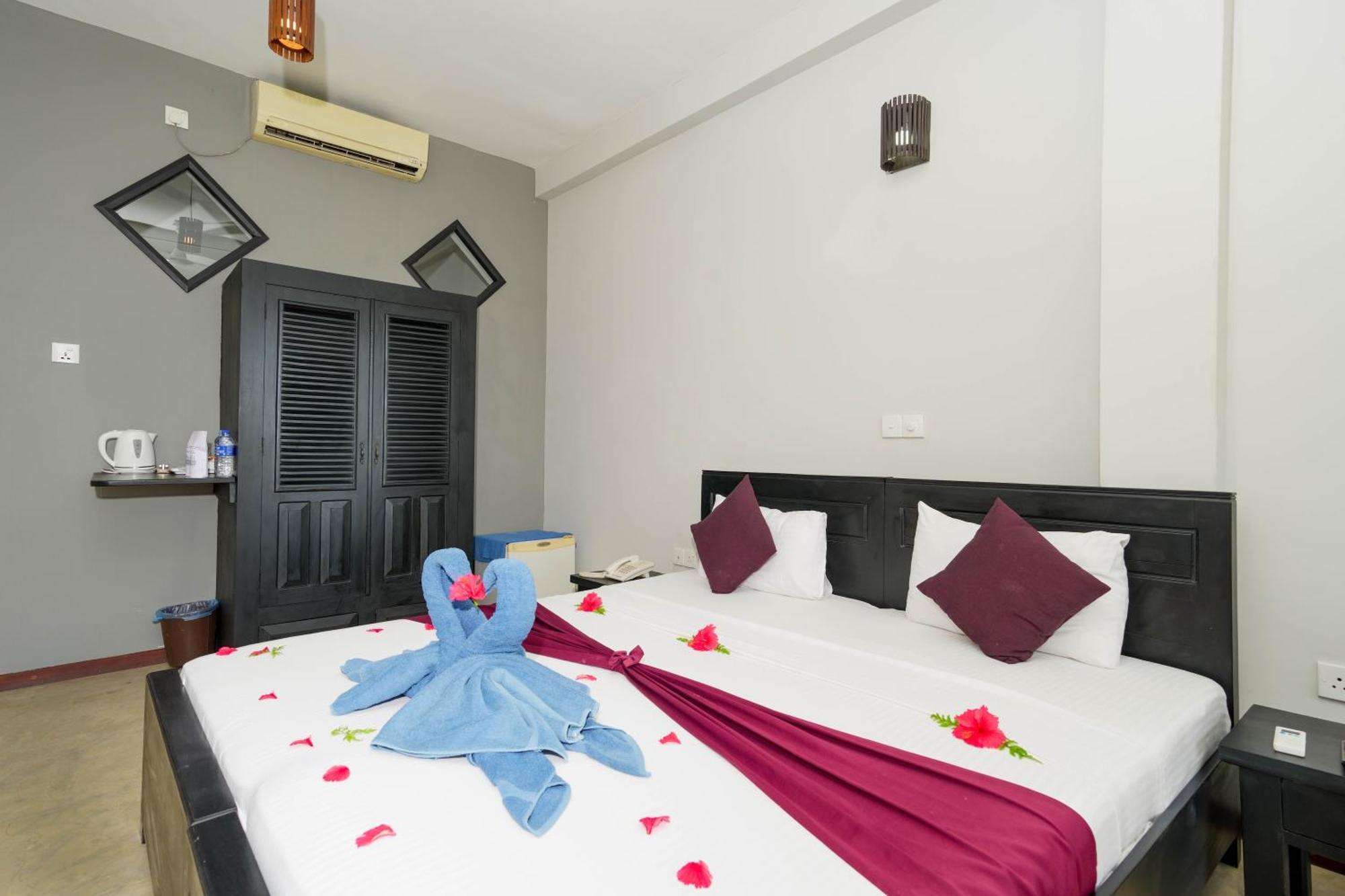 Hotel Silan Mo Mirissa Kültér fotó
