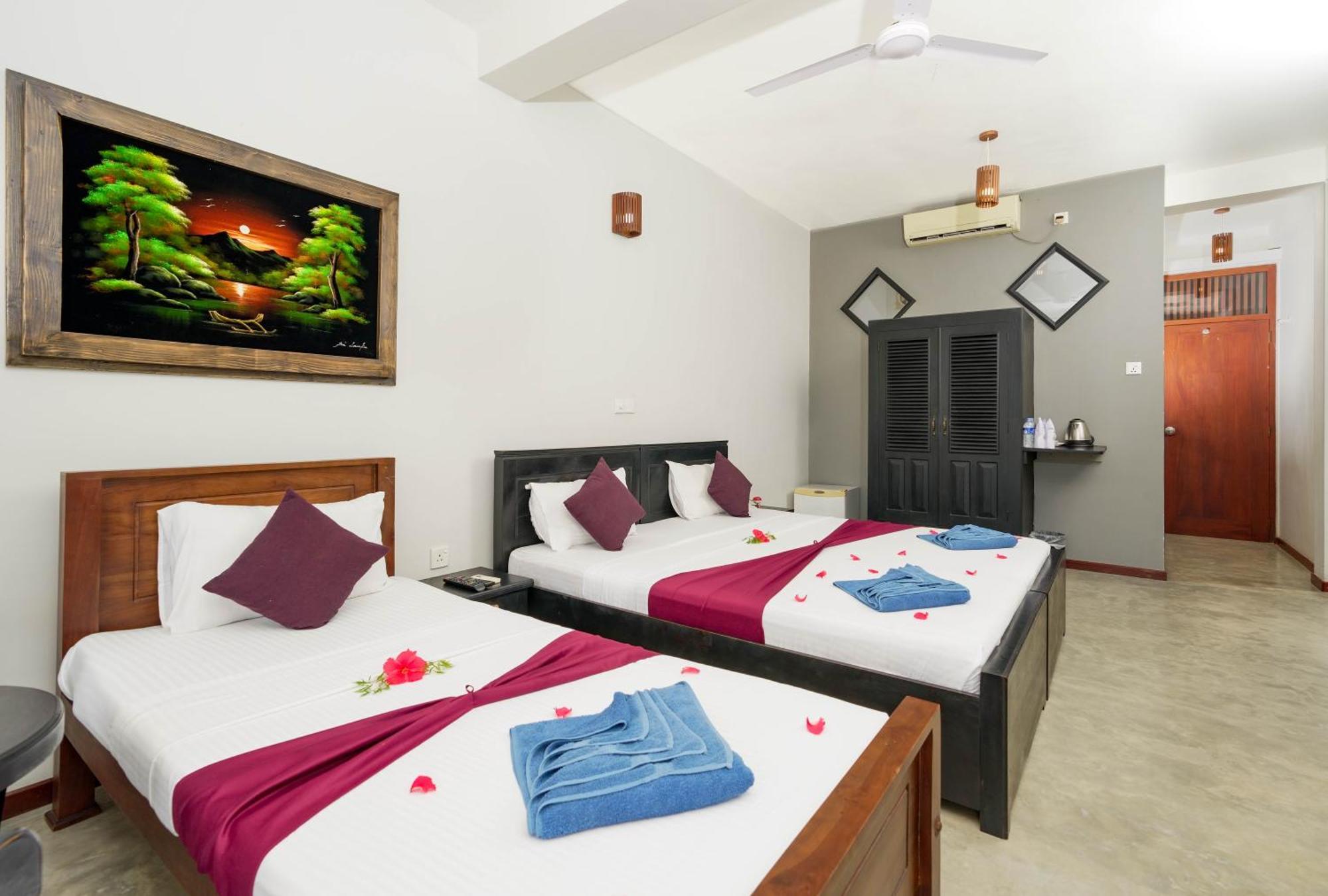 Hotel Silan Mo Mirissa Kültér fotó