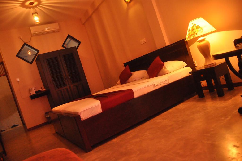 Hotel Silan Mo Mirissa Kültér fotó