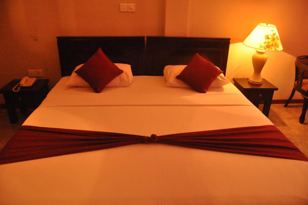 Hotel Silan Mo Mirissa Kültér fotó