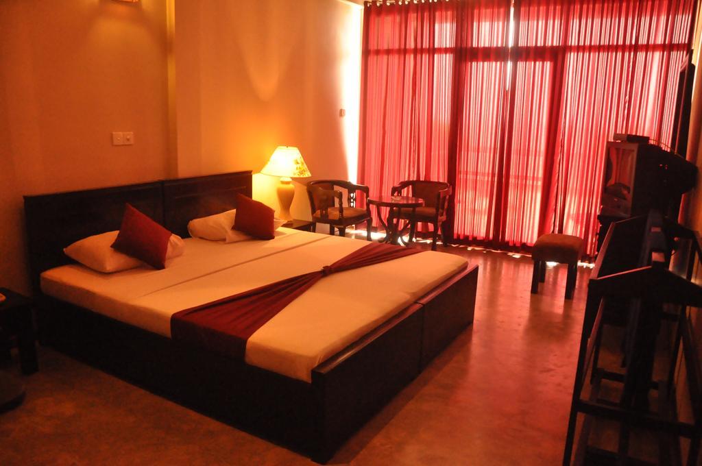 Hotel Silan Mo Mirissa Kültér fotó